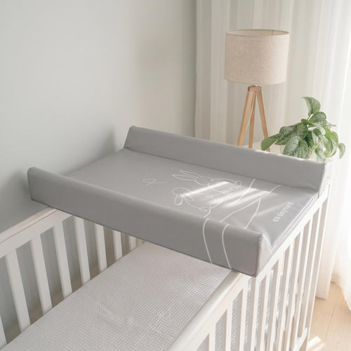Aankleedkussen baby Matio grijs met konijntjes – afbeelding 2