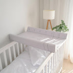 Aankleedkussen baby Matti wit met konijntjes – afbeelding 2