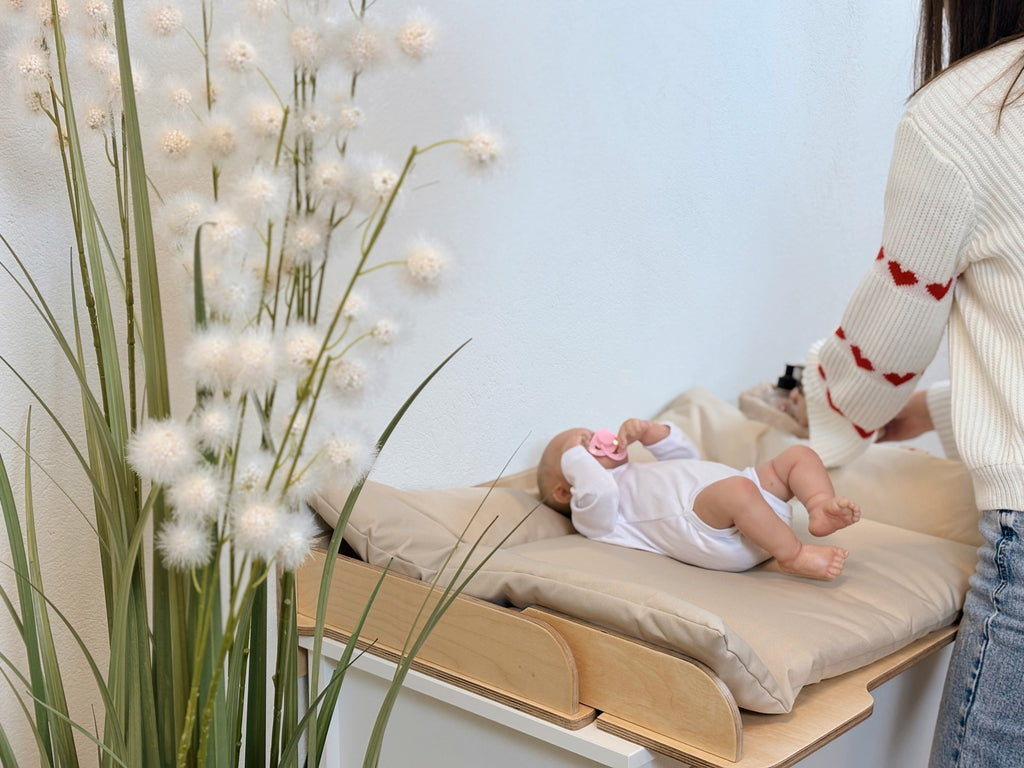 Aankleedkussen voor commodeblad op witte commode – afbeelding 4
