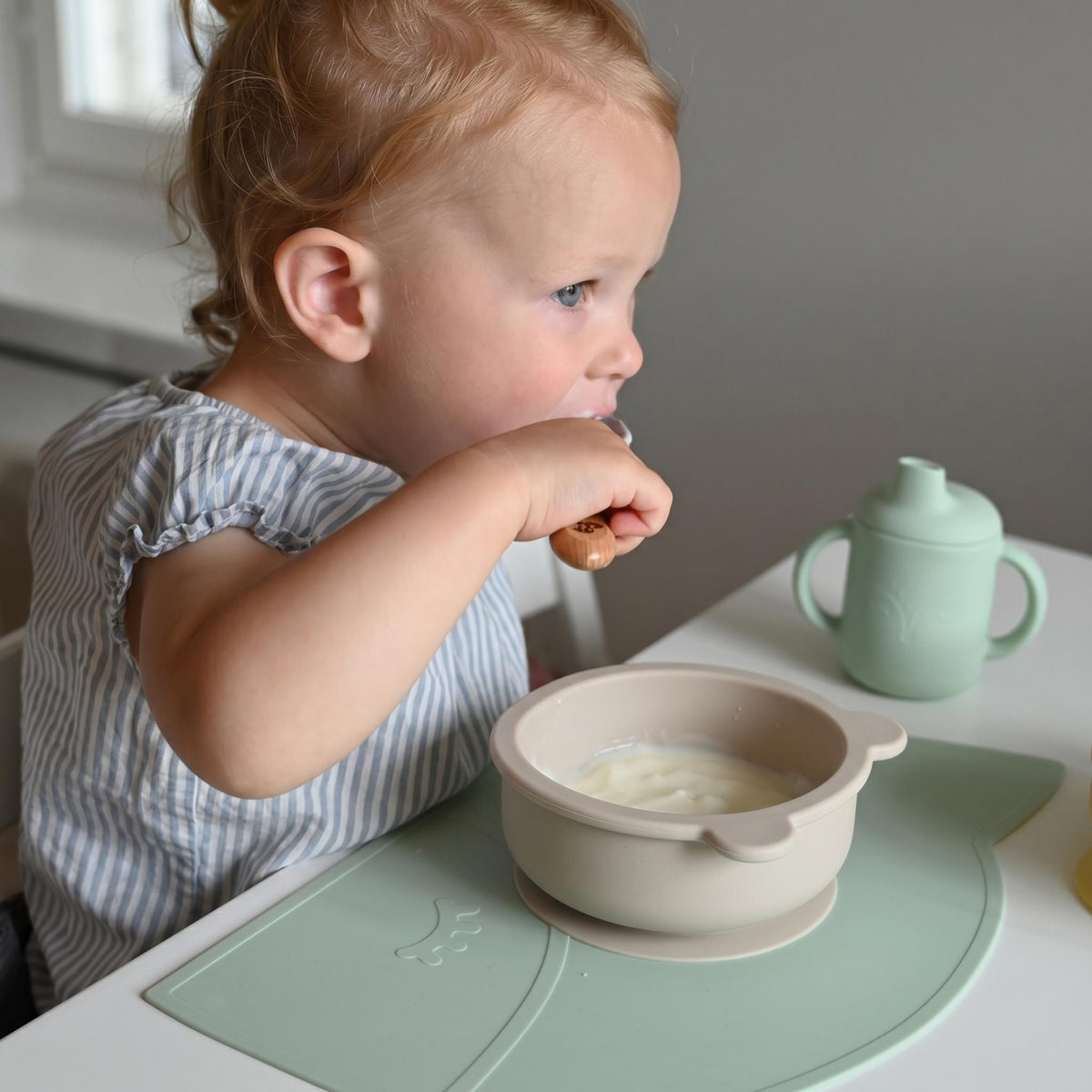 Siliconen babykommetje met zuignap beertje beige – afbeelding 2