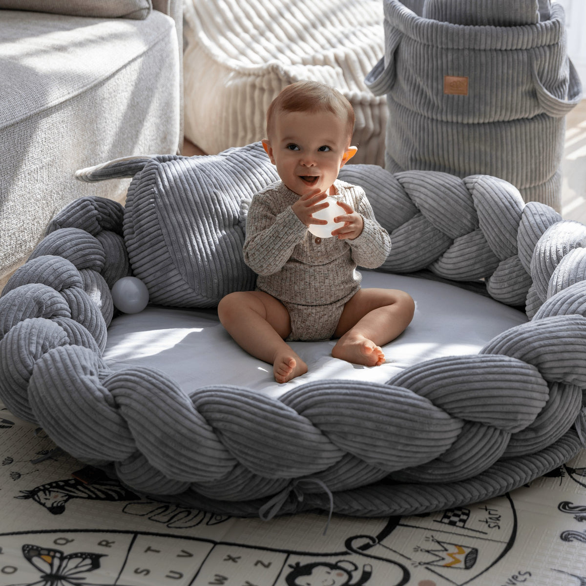 Babynestje met speelmat en vlecht grijs