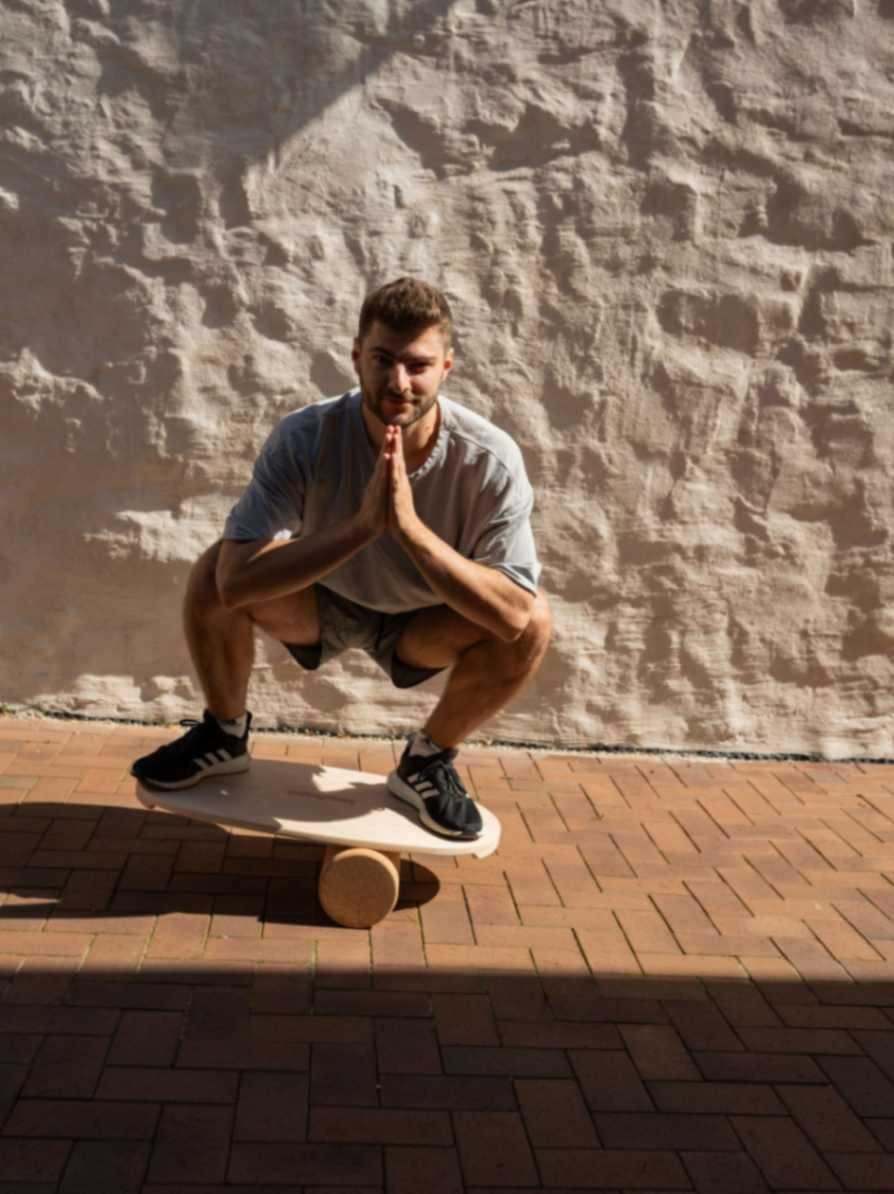 Balansbord rond met kurkroller – logo in het midden – afbeelding 5
