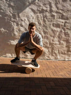 Balansbord rond met kurkroller – logo in het midden – afbeelding 5
