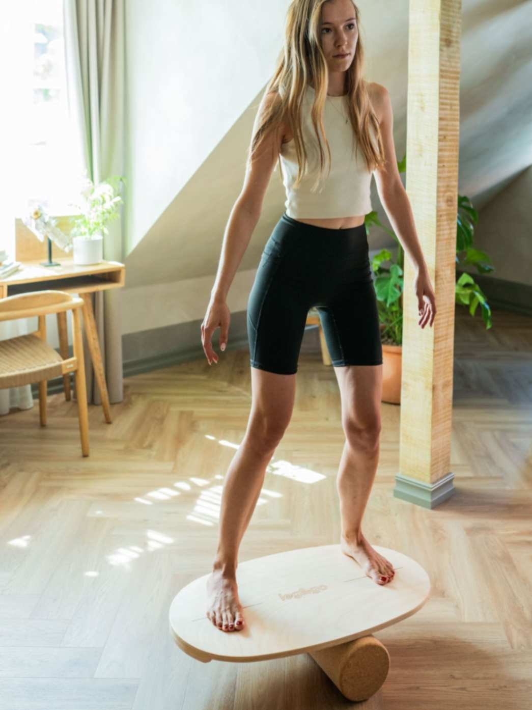 Balansbord rond met kurkroller – logo in het midden – afbeelding 8