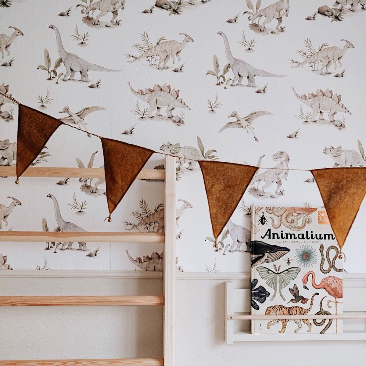 Behang kinderkamer – dino's in zachte kleuren