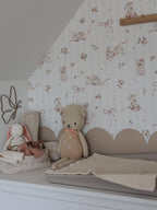 Behang kinderkamer – konijntjes op strepen roze – afbeelding 2