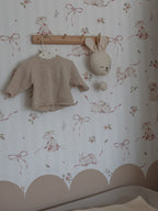 Behang kinderkamer – konijntjes op strepen roze – afbeelding 5
