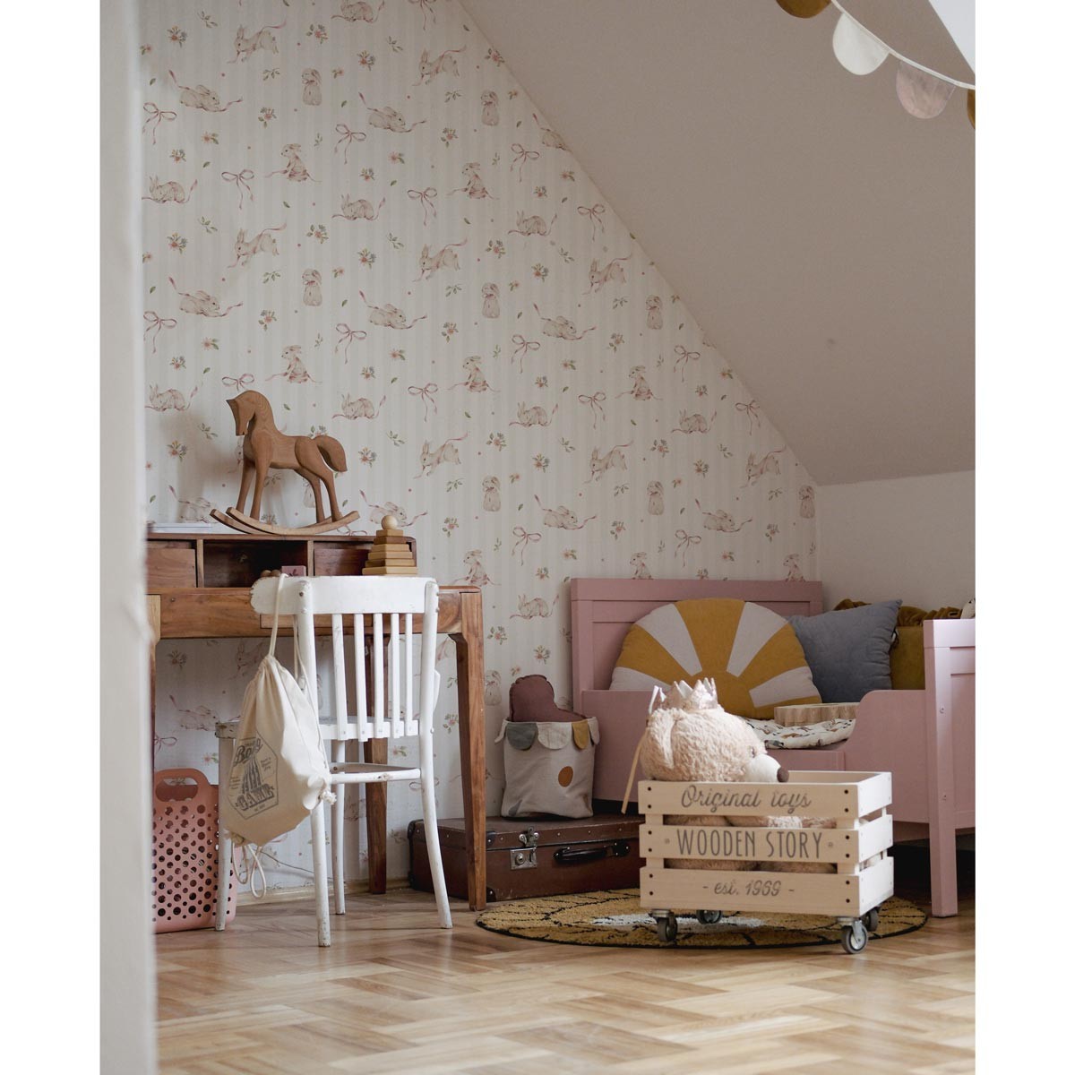 Behang kinderkamer – konijntjes op strepen roze – afbeelding 6