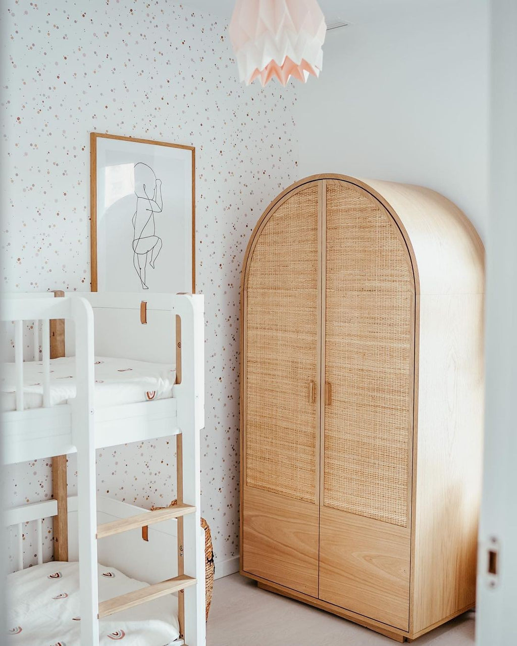 Behang kinderkamer – mini stippen kaneel en poederroze – afbeelding 4