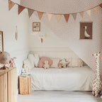 Behang kinderkamer – onregelmatige stippen poederroze en wit – afbeelding 3