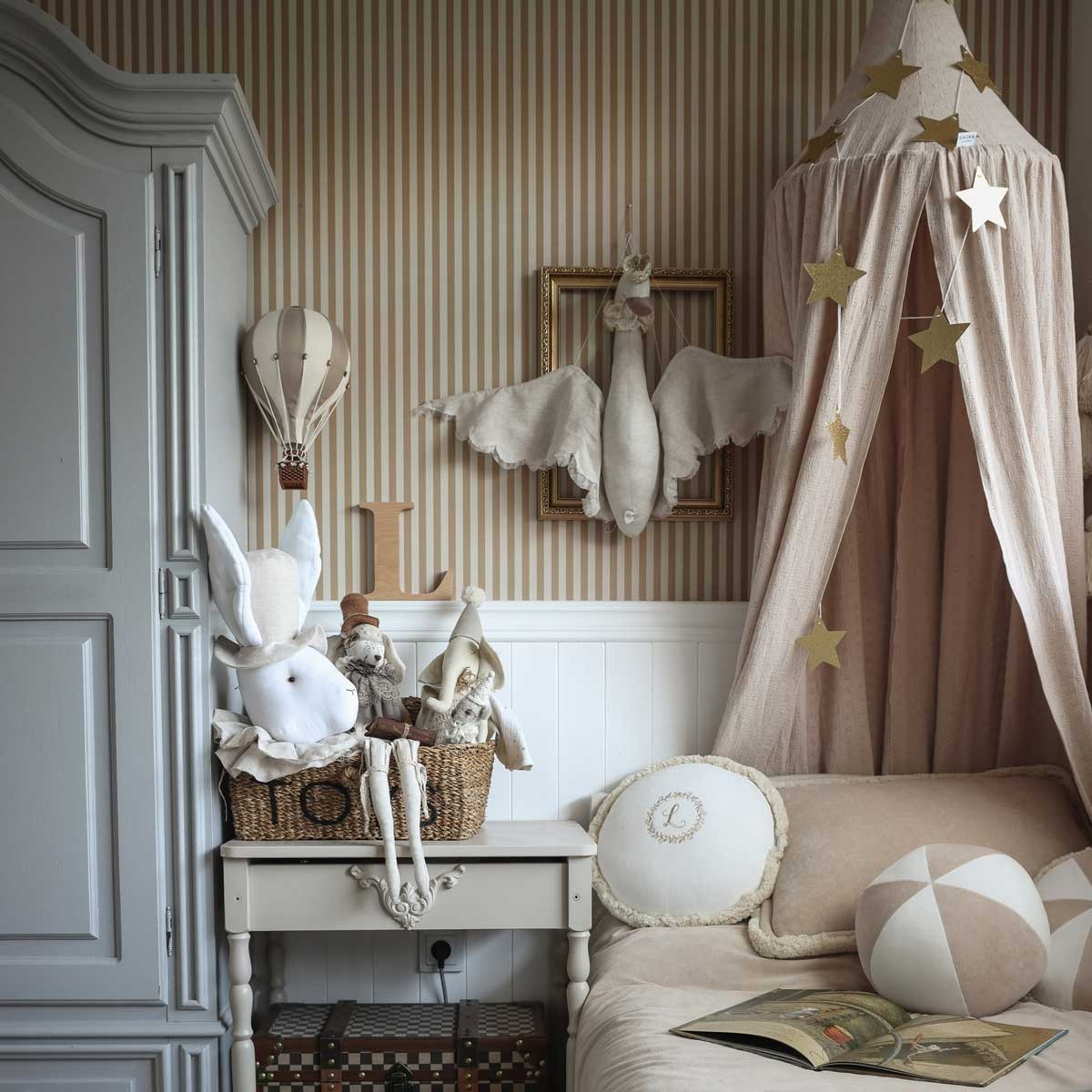 Behang kinderkamer – vintage strepen beige en bruin – afbeelding 4