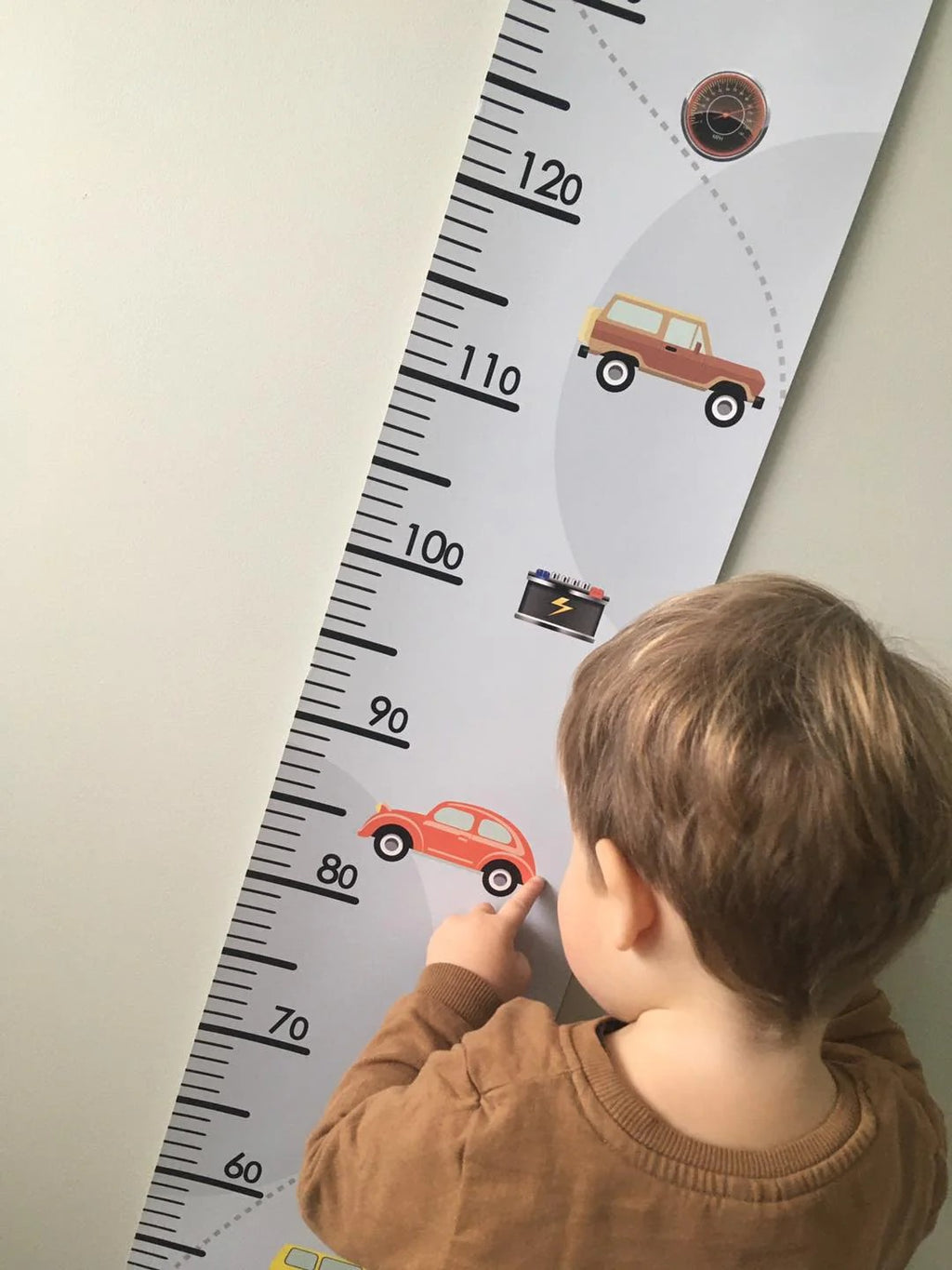Groeimeter kinderkamer van papier – retro auto's – afbeelding 3