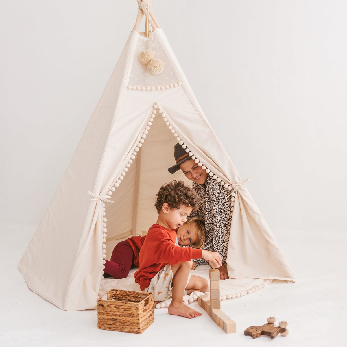 Grote tipi tent XL ecru met pompons – afbeelding 2