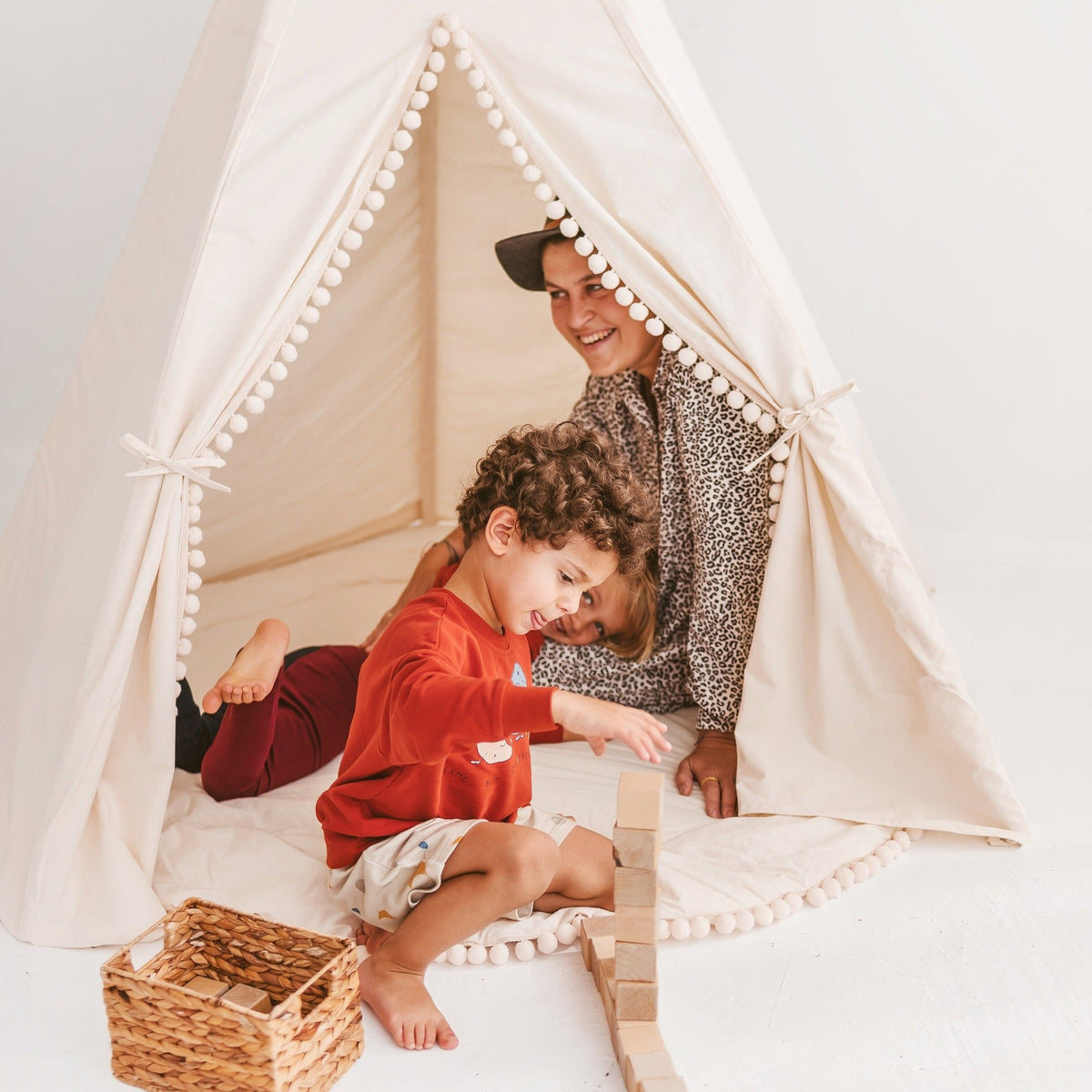 Grote tipi tent XL ecru met pompons – afbeelding 5