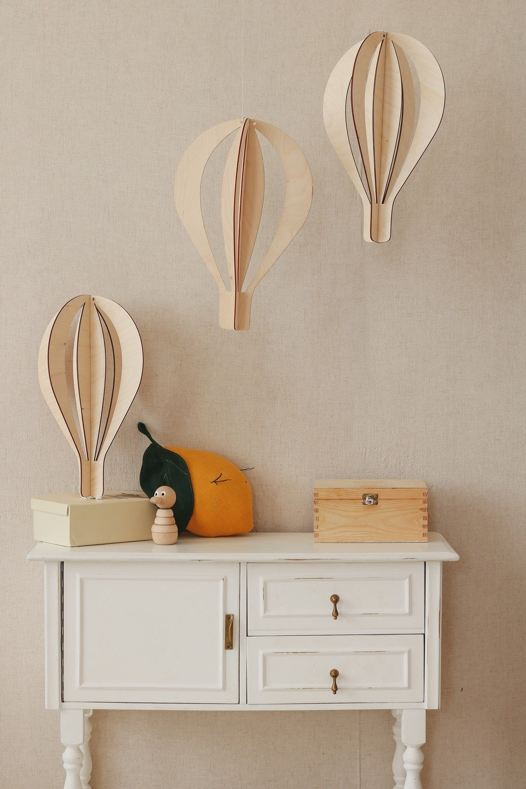Hangdecoratie kinderkamer – set van 3 houten luchtballonnen – afbeelding 4