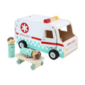 Houten ambulance met brancard en 2 poppetjes