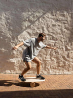Houten balansbord met kurkroller zonder logo – afbeelding 3