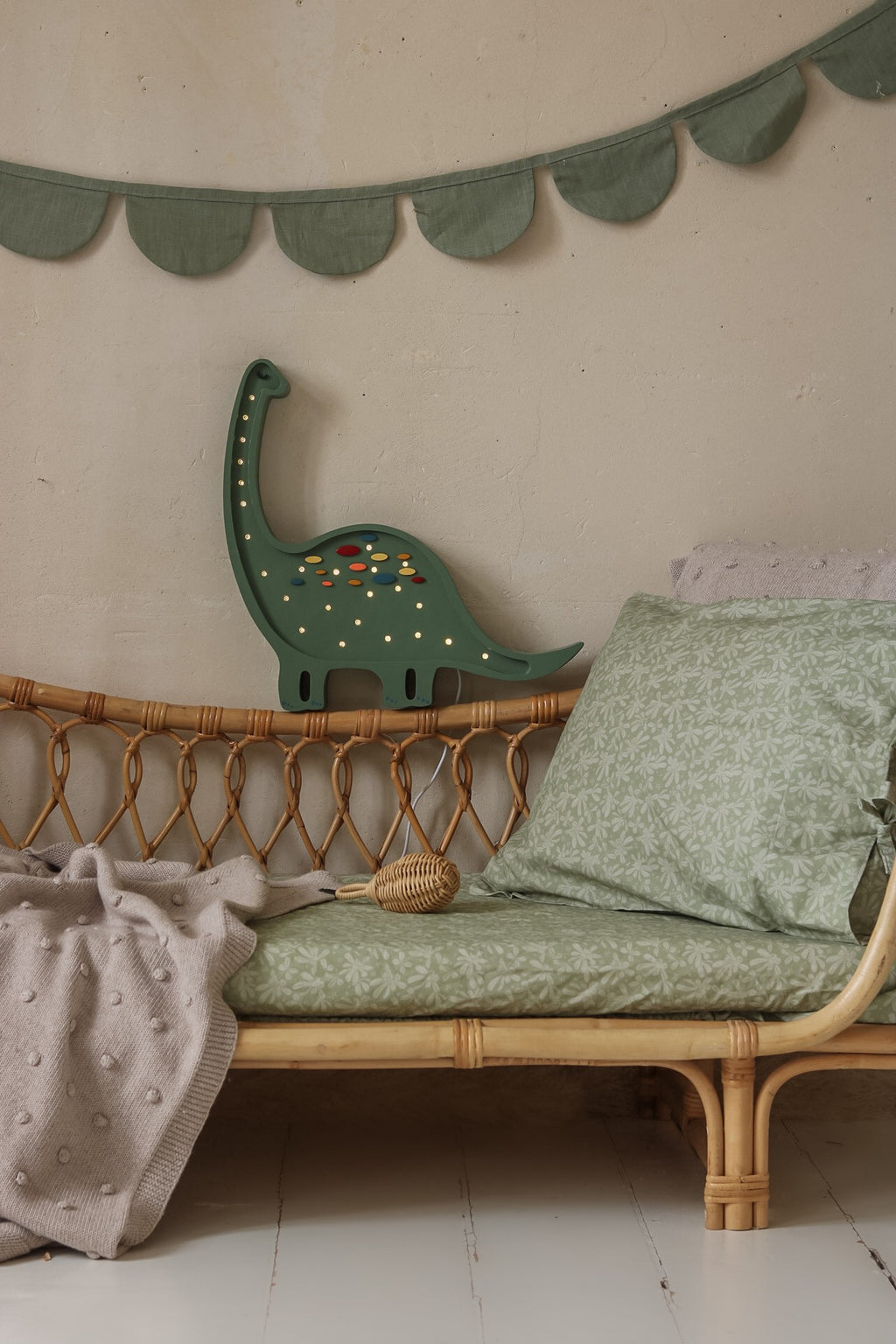 Houten lamp kinderkamer – dino diplodocus – afbeelding 4
