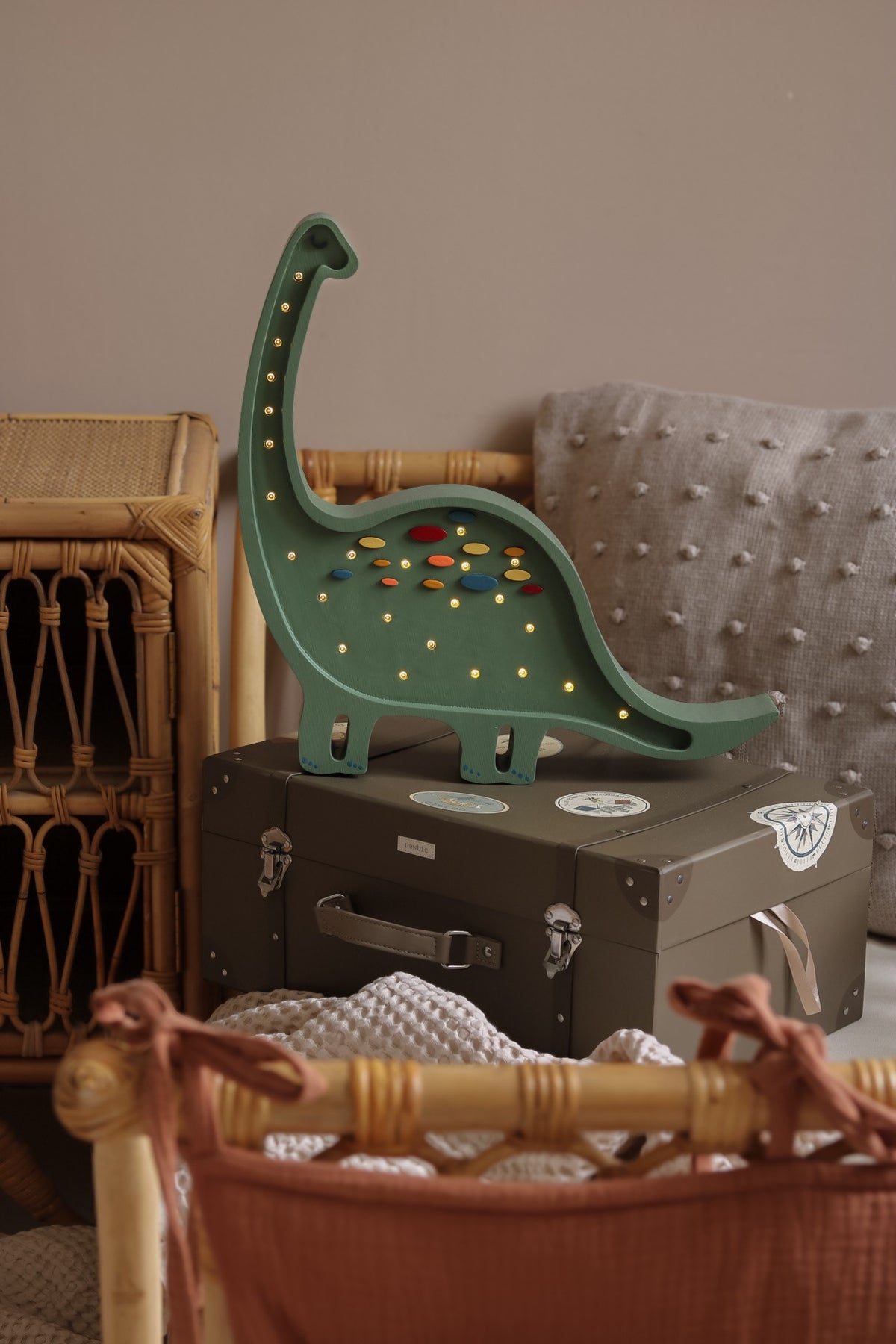 Houten lamp kinderkamer – dino diplodocus – afbeelding 6