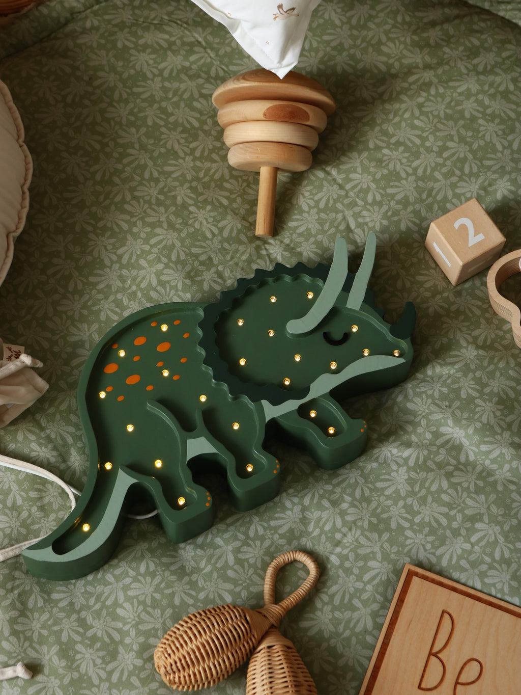 Houten lamp kinderkamer – dino triceratops – afbeelding 2