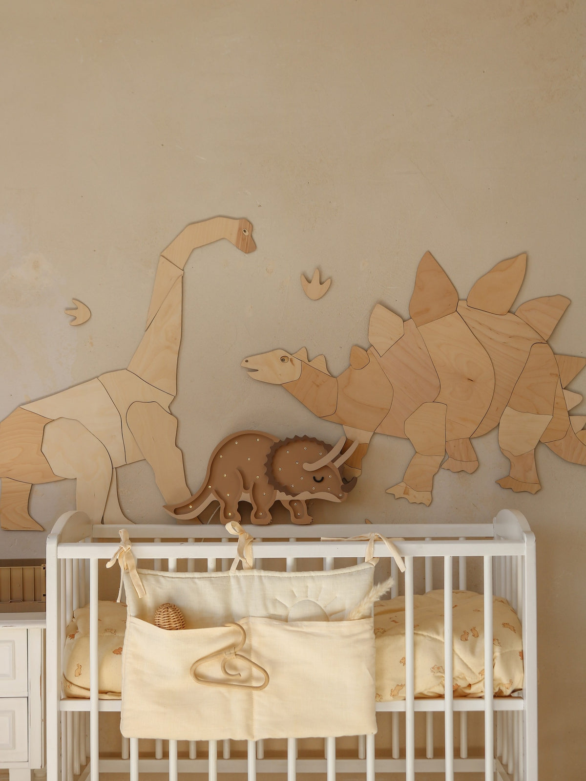 Houten lamp kinderkamer – dino triceratops – afbeelding 4
