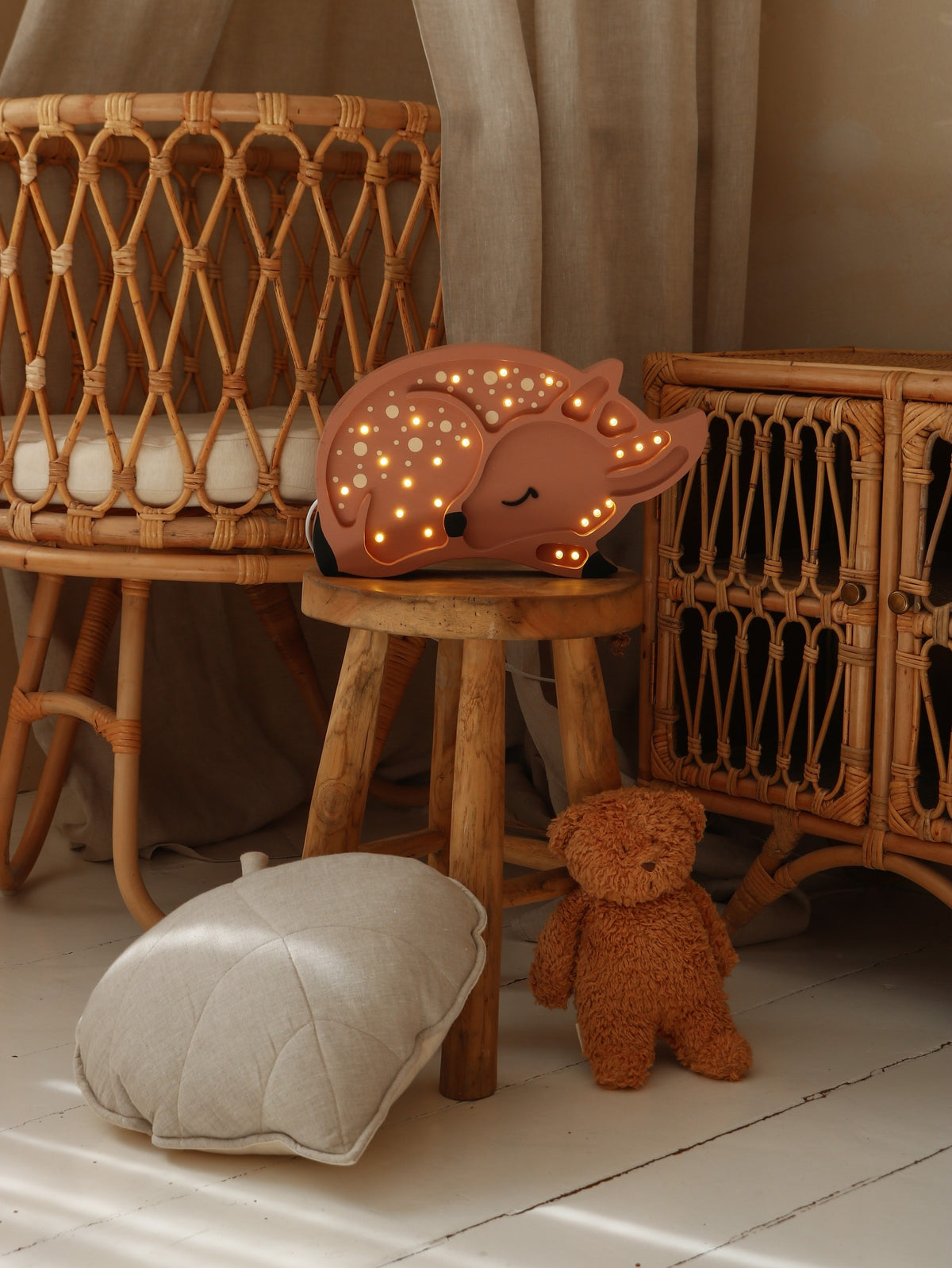 Houten lamp kinderkamer – hert – afbeelding 4