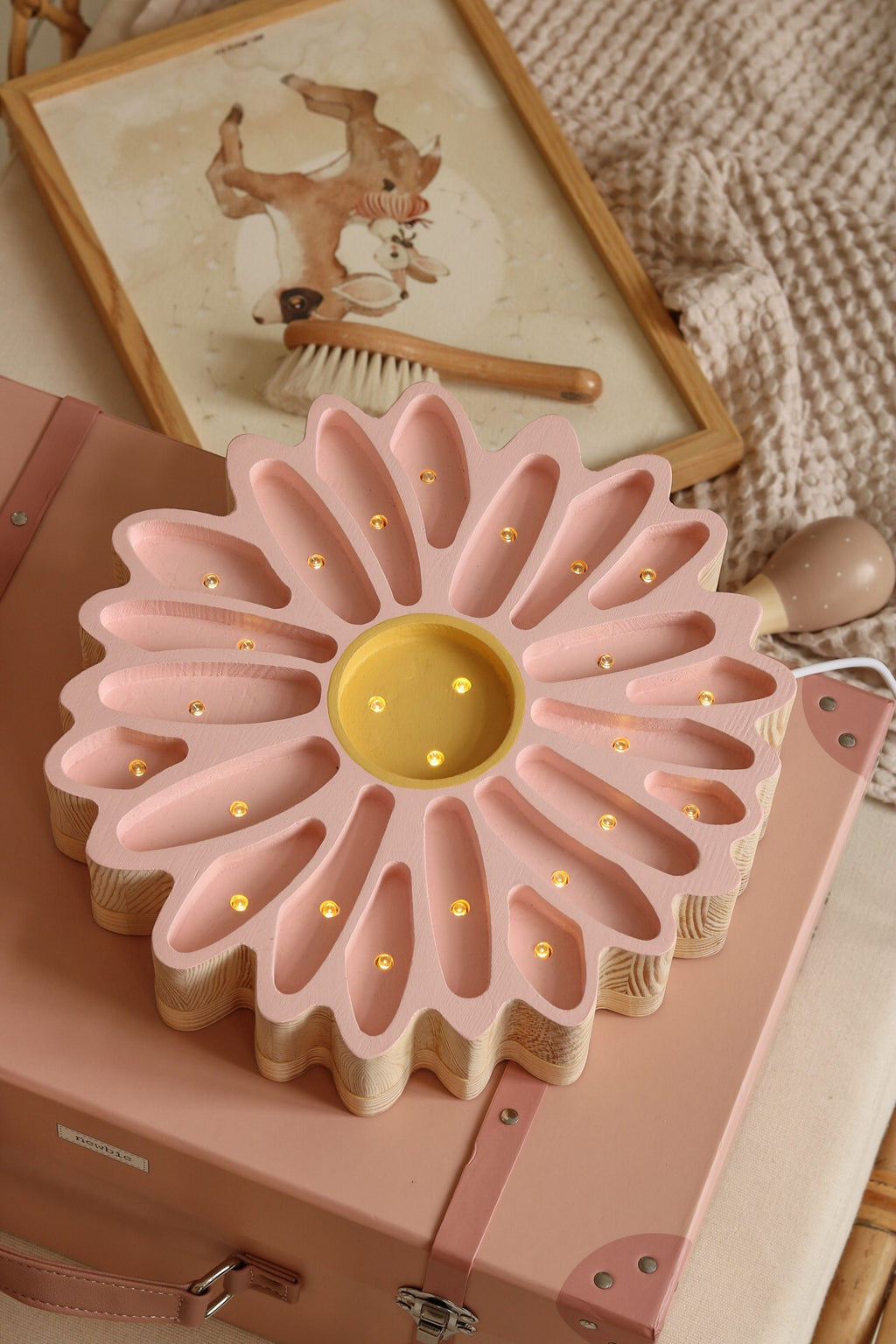 Houten lamp kinderkamer – madeliefje – afbeelding 3