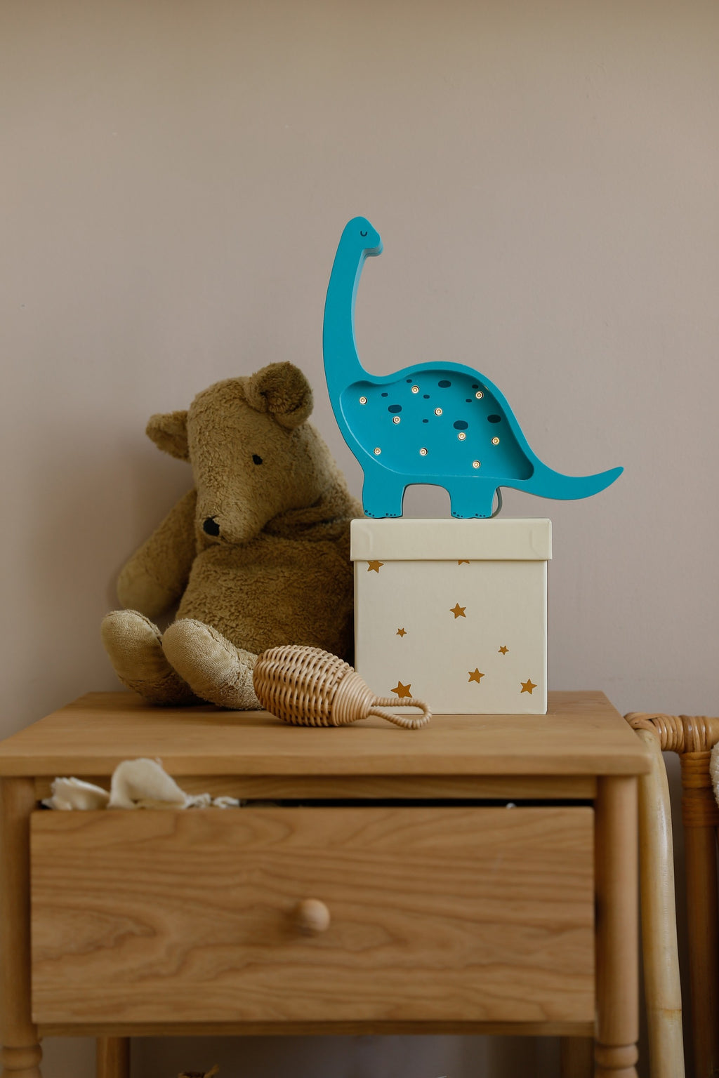 Houten lamp kinderkamer mini dino – nachtlamp met dimmer – afbeelding 2