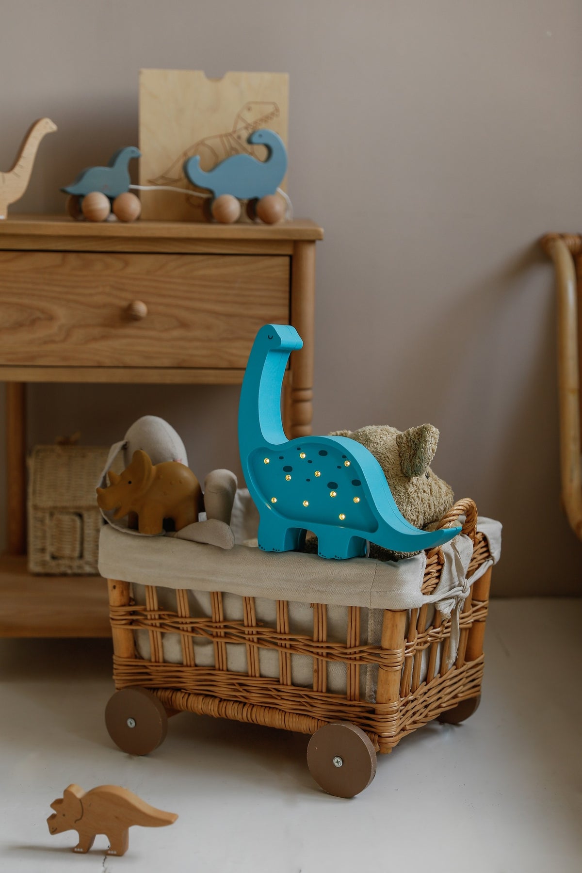 Houten lamp kinderkamer mini dino – nachtlamp met dimmer – afbeelding 4