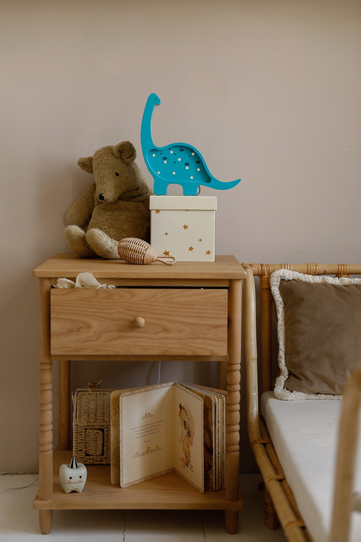 Houten lamp kinderkamer mini dino – nachtlamp met dimmer – afbeelding 5
