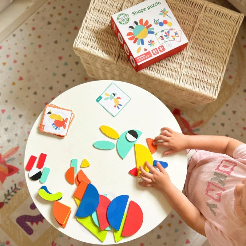 Houten puzzel montessori – vormen leggen met voorbeeldkaarten