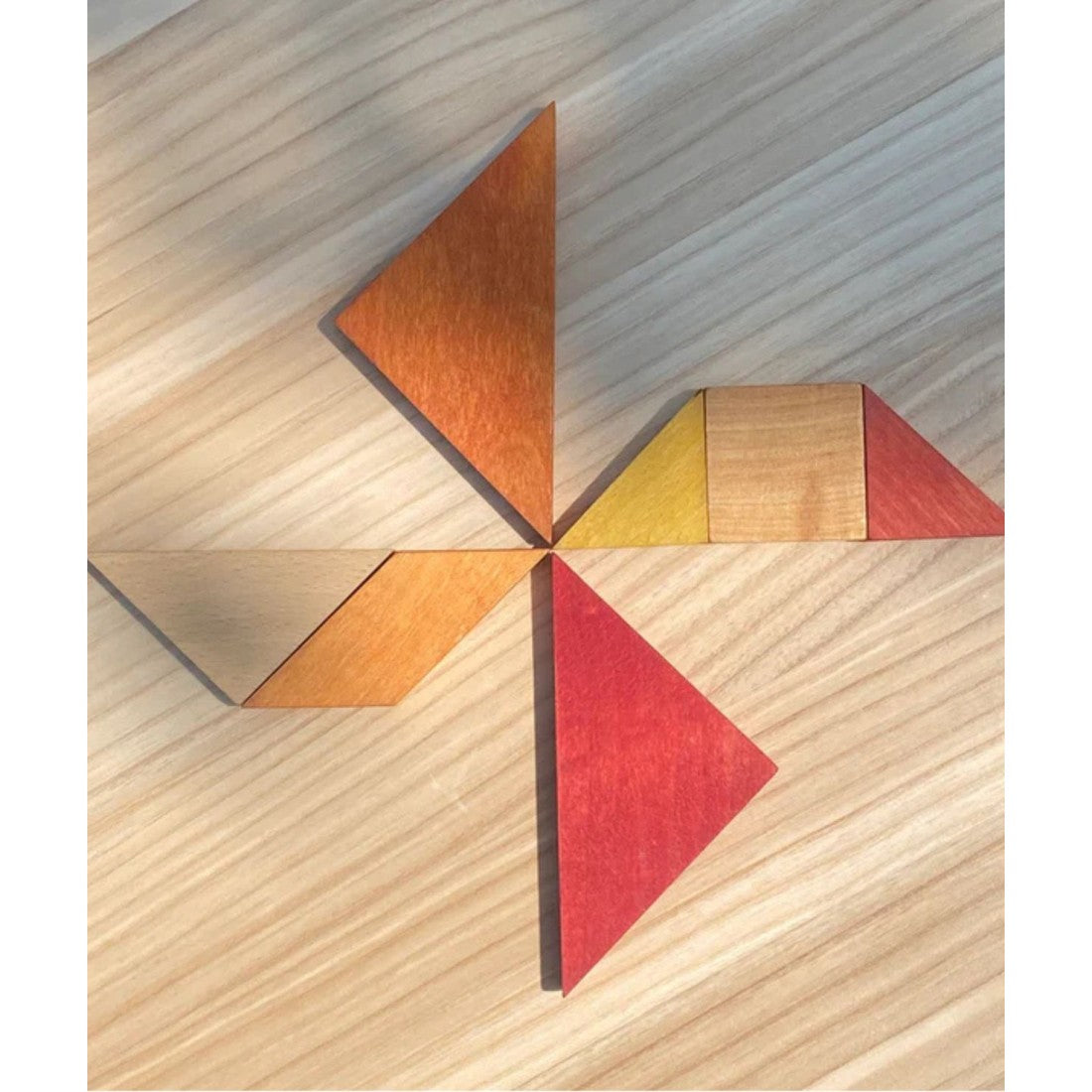 Houten tangram warme kleuren – afbeelding 4