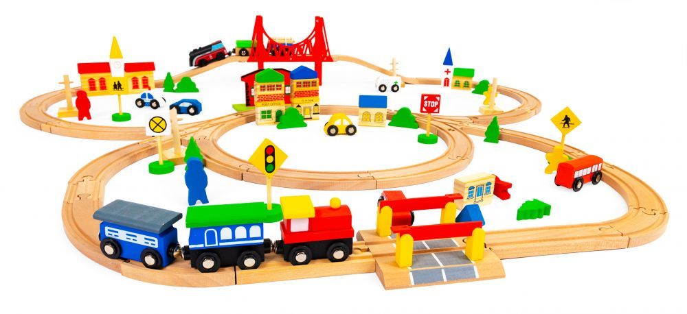 Houten treinbaan 90-delig met locomotief op batterij – afbeelding 2