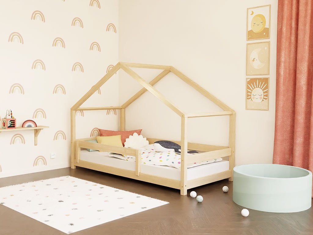 Kinderbed huisje LUCKY met voordak en hekje – 80-90 cm breed