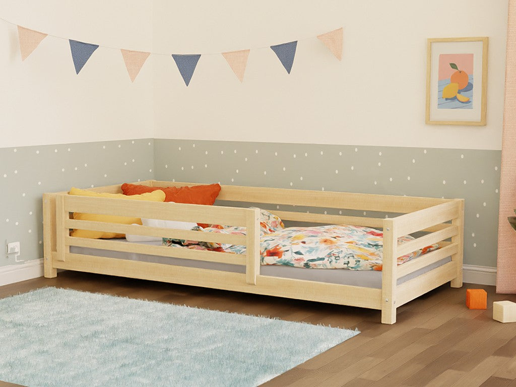 Kinderbed TULY – laag houten bed met hekje, 90 cm breed