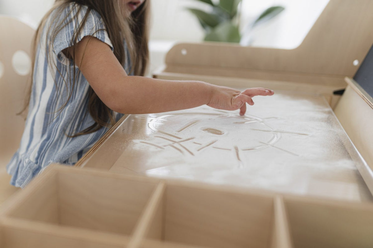 Kinderbureau Luula – multisensorische knutseltafel verstelbaar – afbeelding 9