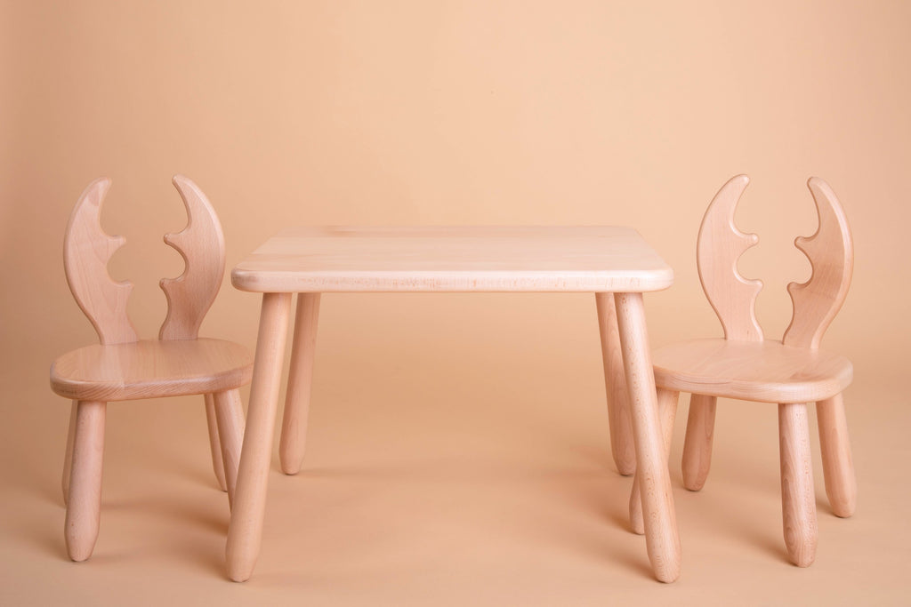 Kindertafel met 2 Stoeltjes hert