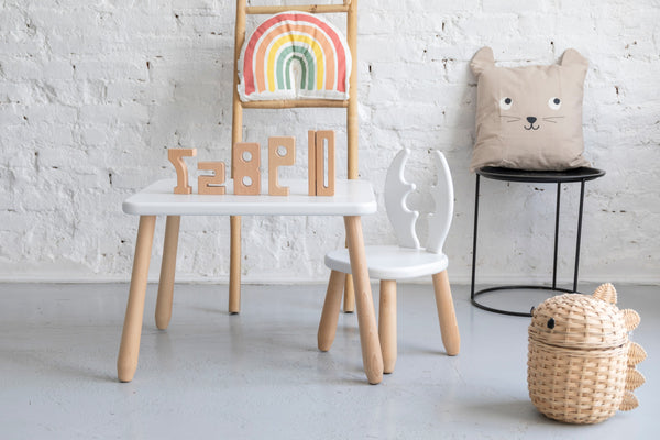 Kindertafel met Stoeltje Hert