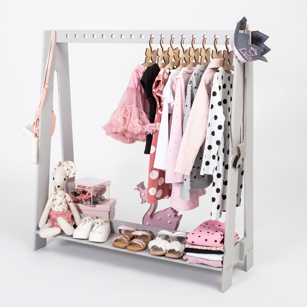 Kledingrek kinderkamer met hangstang en plank – versie 2