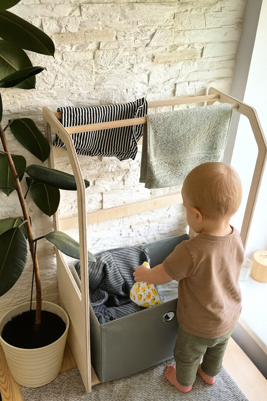 Kledingrek Montessori Beige Mand – afbeelding 2