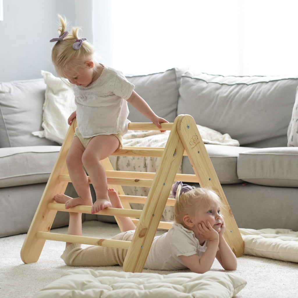 Klimdriehoek met glijbaan-klimwand 2-in-1 naturel – afbeelding 15