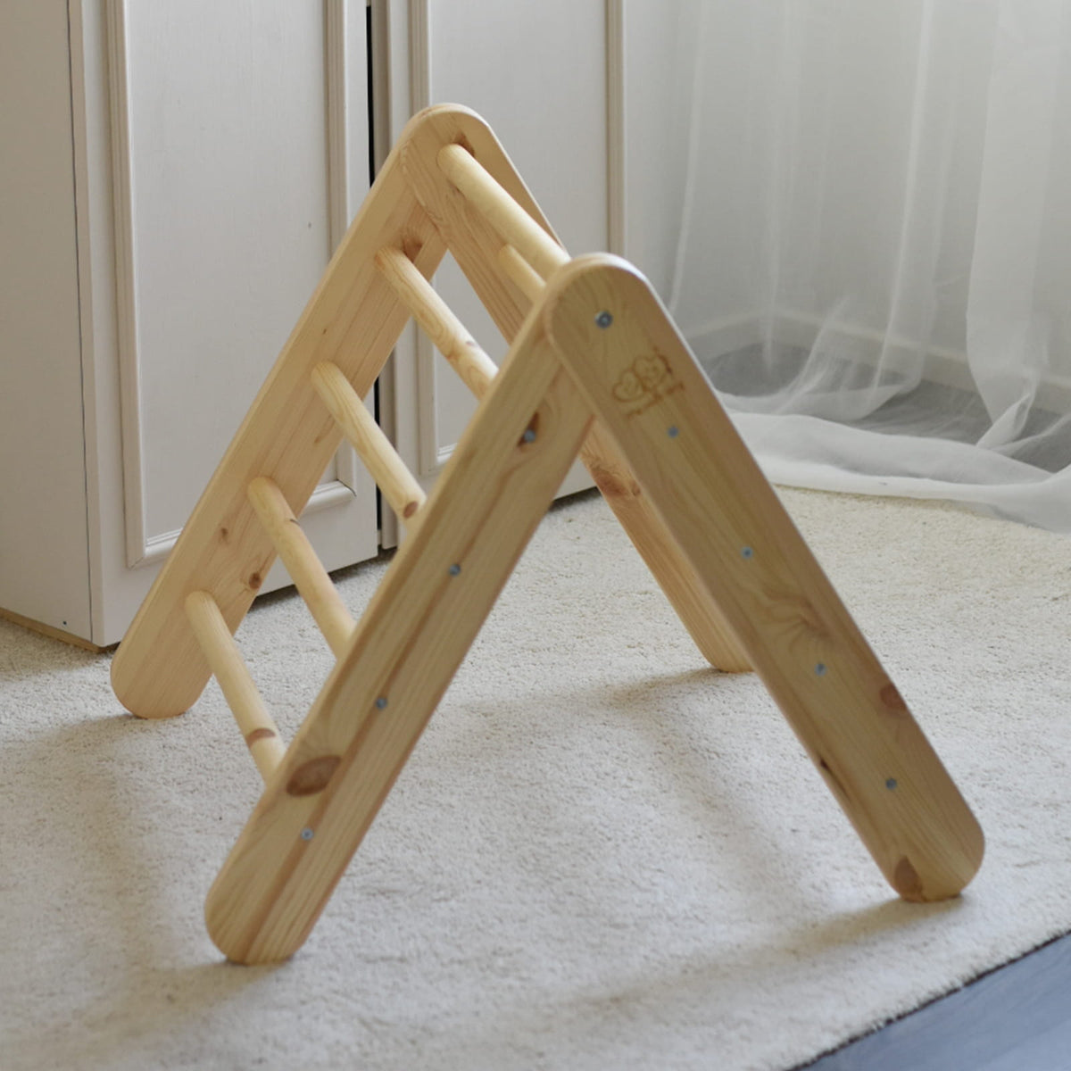 Klimdriehoek met glijbaan-klimwand 2-in-1 naturel – afbeelding 18