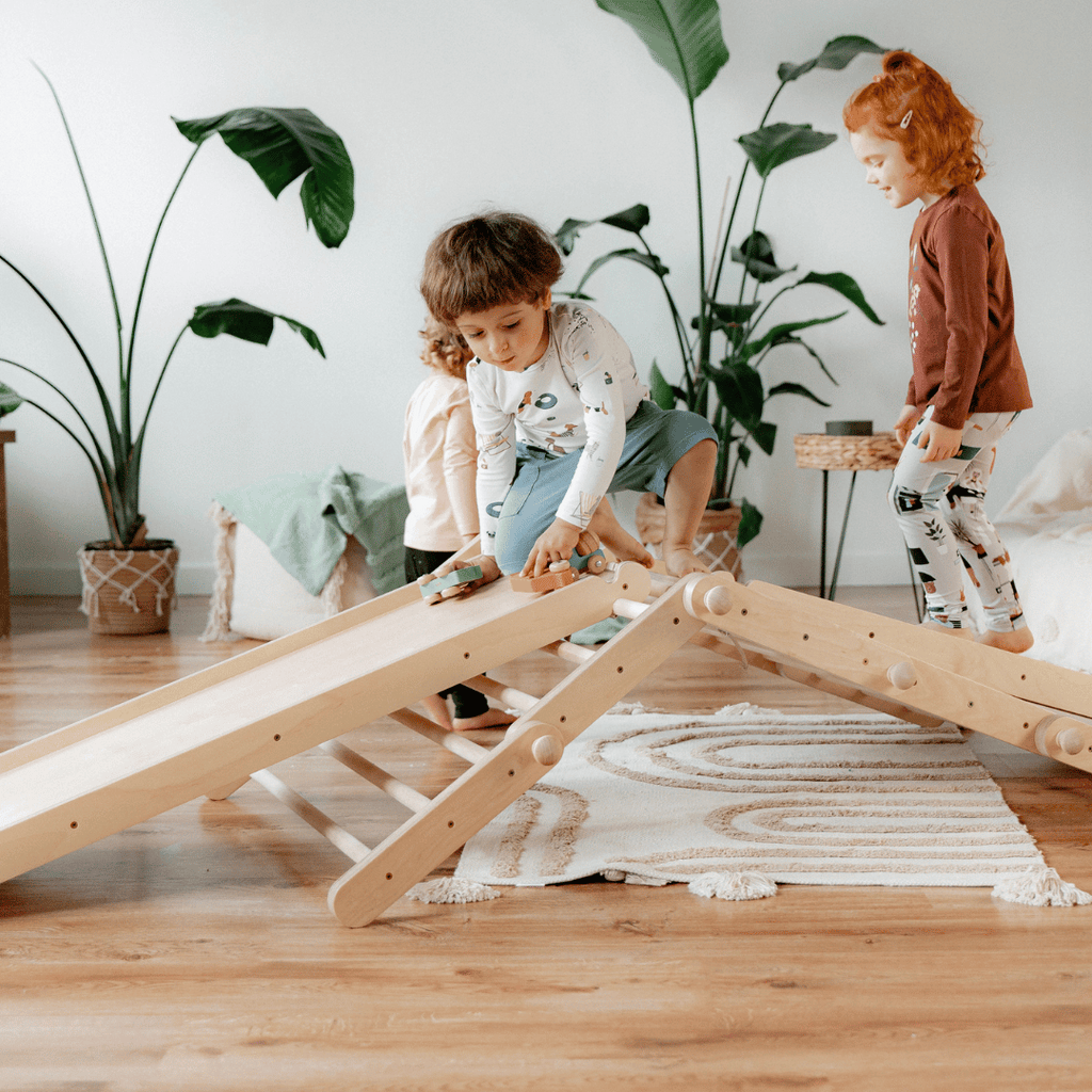 Houten klimrek Fipitri met glijbaan – afbeelding 2