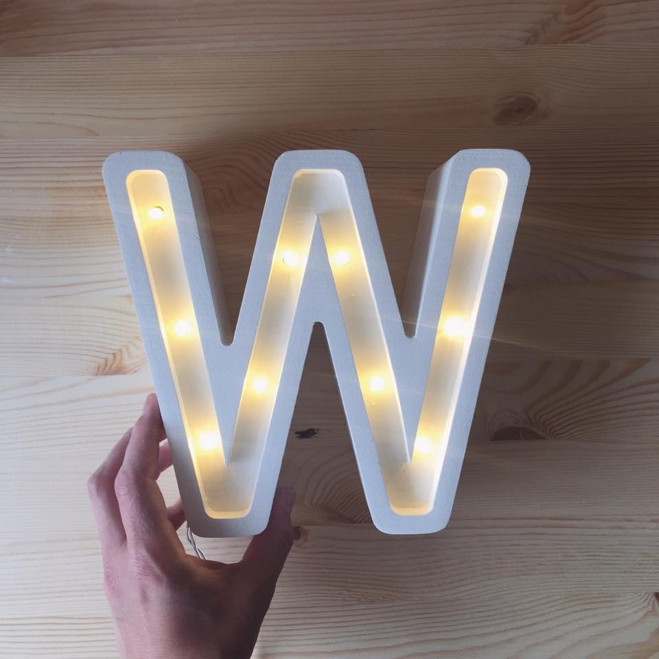 Letterlamp W – houten nachtlamp – afbeelding 3