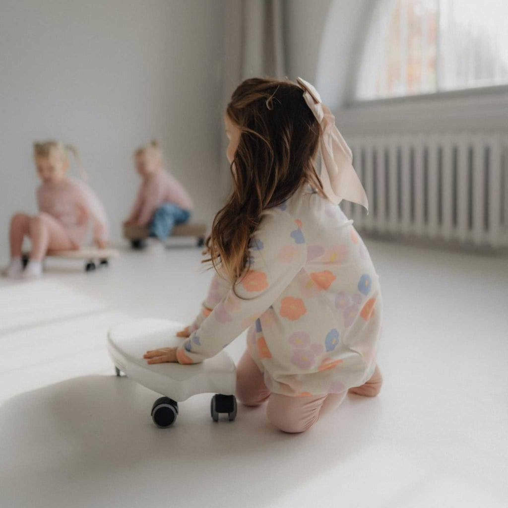 Loopauto surfplank op wielen – zacht rijspeelgoed voor binnen – afbeelding 3