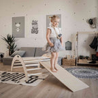 Houten Montessori klimboog met glijbaan naturel – afbeelding 2