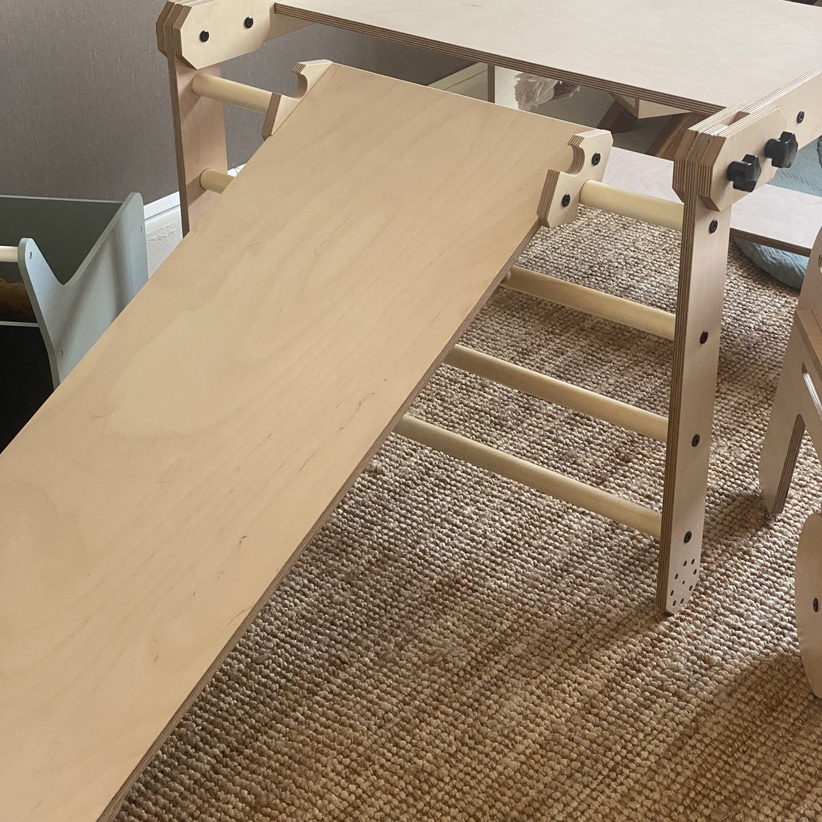 Montessori klimset Nabu met tafel en tekenbord – afbeelding 10