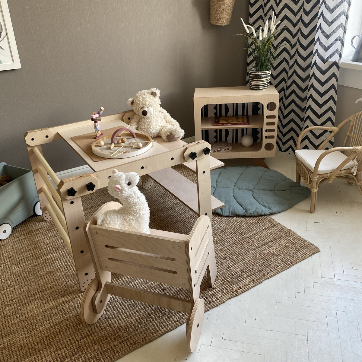 Montessori klimset Nabu met tafel en tekenbord – afbeelding 12