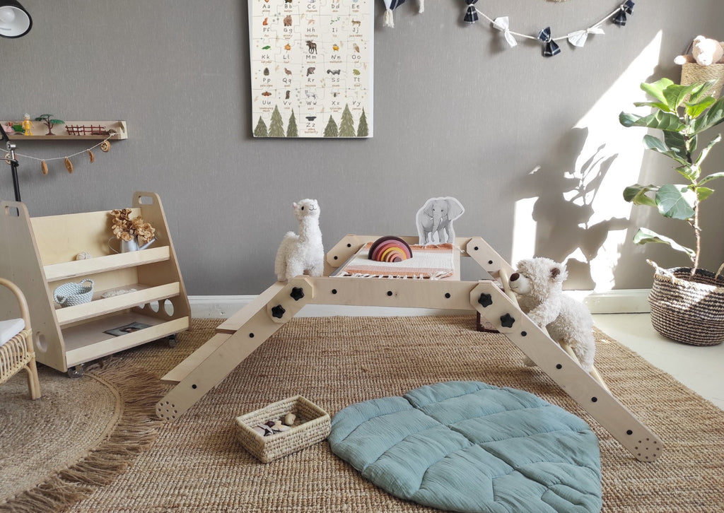 Montessori klimset Nabu met tafel en tekenbord – afbeelding 2