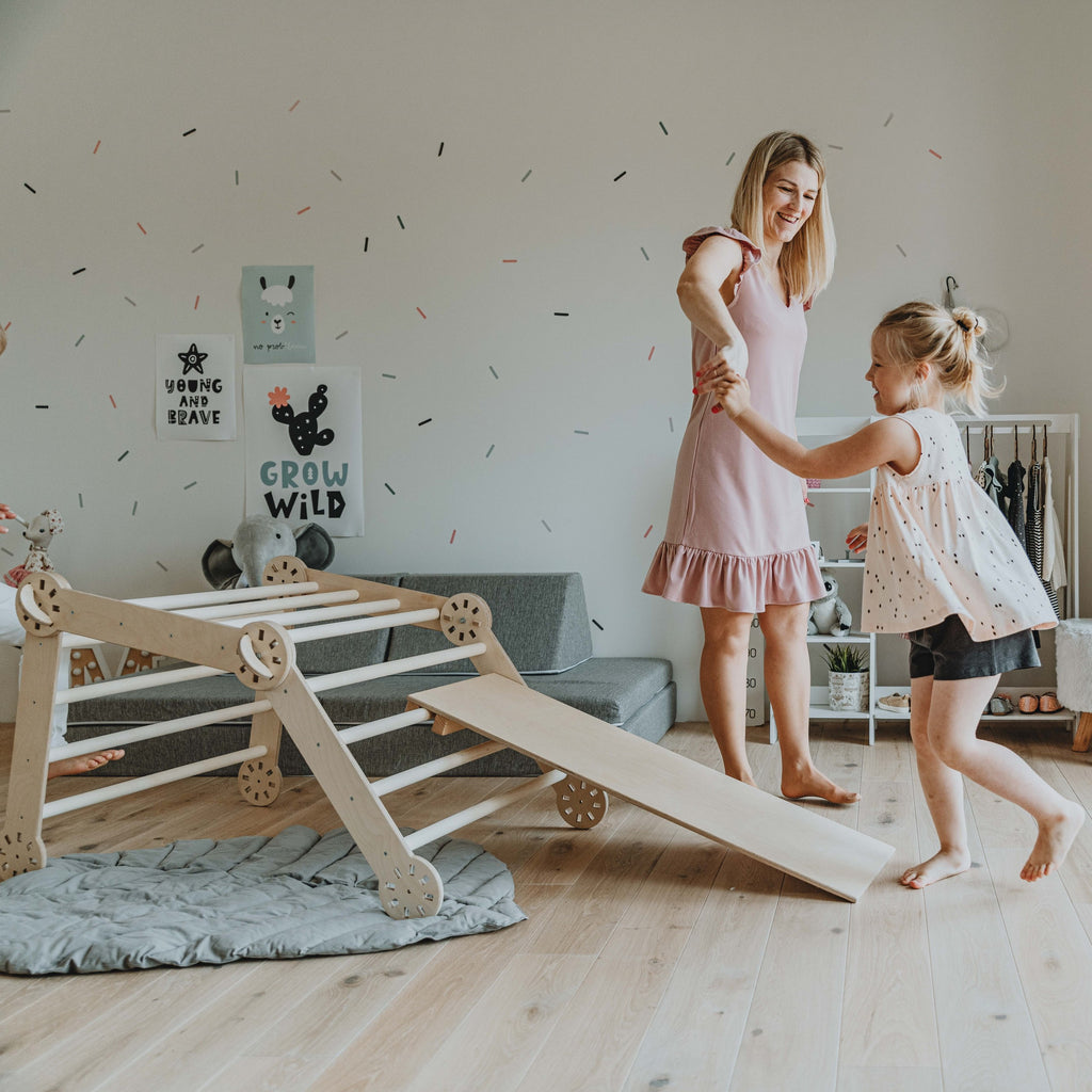 Opvouwbaar houten Montessori klimrek met glijbaan